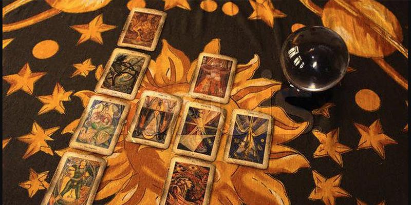 Lật một lá bài tarot bất kì để thấy trước được những lầm tưởng mà bạn đang có trong tình yêu